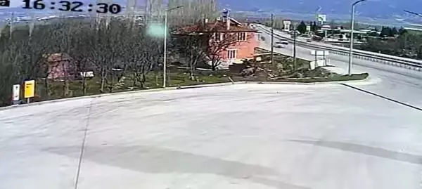 ACİL TIP UZMANI DOKTOR OTOMOBİLİYLE TAKLA ATTIĞI KAZADA ÖLDÜ ACİL TIP UZMANI DOKTOR OTOMOBİLİYLE TAKLA ATTIĞI KAZADA ÖLDÜ