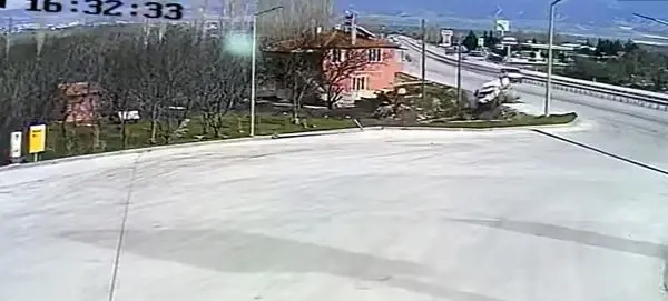ACİL TIP UZMANI DOKTOR OTOMOBİLİYLE TAKLA ATTIĞI KAZADA ÖLDÜ ACİL TIP UZMANI DOKTOR OTOMOBİLİYLE TAKLA ATTIĞI KAZADA ÖLDÜ