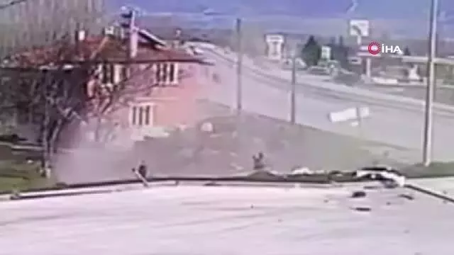 Son dakika... Acil tıp uzmanı genç doktorun hayatını kaybettiği feci kaza kamerada Son dakika... Acil tıp uzmanı genç doktorun hayatını kaybettiği feci kaza kamerada