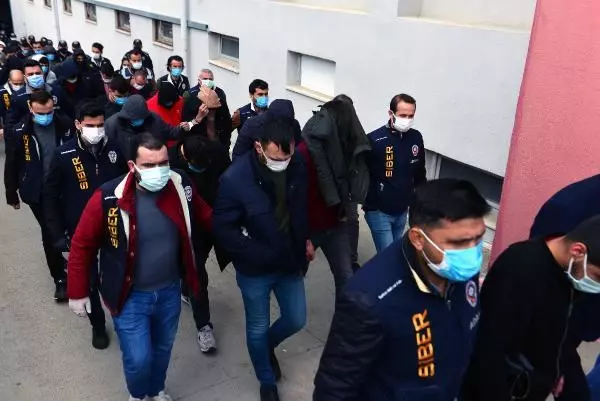 Adana'da 'garanti kupon' vaadiyle yasa dışı bahis dolandırıcılığına 29 tutuklama Adana'da 'garanti kupon' vaadiyle yasa dışı bahis dolandırıcılığına 29 tutuklama