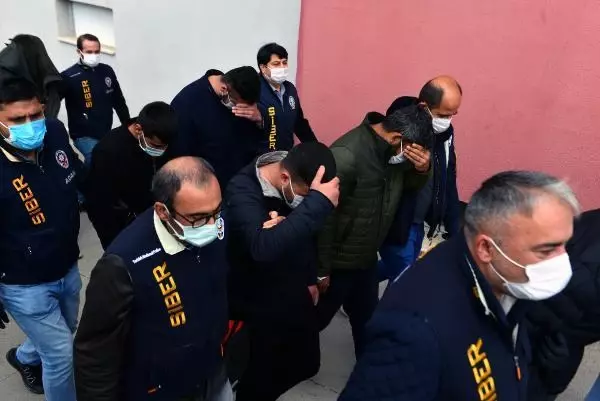 Adana'da 'garanti kupon' vaadiyle yasa dışı bahis dolandırıcılığına 29 tutuklama Adana'da 'garanti kupon' vaadiyle yasa dışı bahis dolandırıcılığına 29 tutuklama