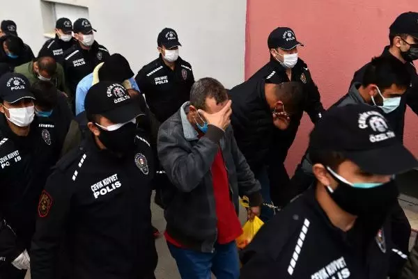 Adana'da 'garanti kupon' vaadiyle yasa dışı bahis dolandırıcılığına 29 tutuklama Adana'da 'garanti kupon' vaadiyle yasa dışı bahis dolandırıcılığına 29 tutuklama