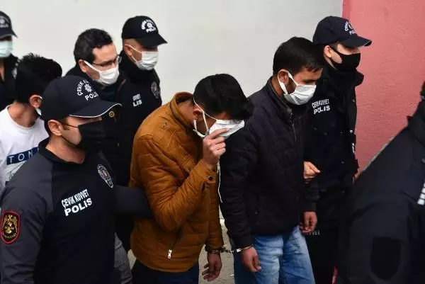 Adana'da 'garanti kupon' vaadiyle yasa dışı bahis dolandırıcılığına 29 tutuklama Adana'da 'garanti kupon' vaadiyle yasa dışı bahis dolandırıcılığına 29 tutuklama