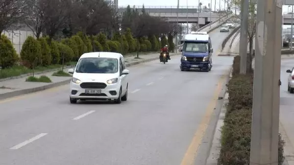 Son dakika haberleri... Ankara'da kaza sonrası yaklaşık 200 metre dönerek sürüklenen otomobil kamerada Son dakika haberleri... Ankara'da kaza sonrası yaklaşık 200 metre dönerek sürüklenen otomobil kamerada