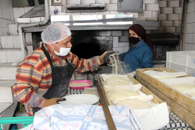 Annesinden öğrendiği ekmeği tüm Türkiye'ye gönderiyor