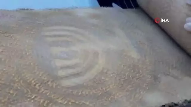 Aralarında altın işlemeli 2000 yıllık Tevrat'ın da olduğu çok sayıda tarihi eser ele geçirildi