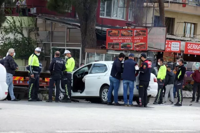 Minibüs ile otomobil çarpıştı: 1 yaralı Minibüs ile otomobil çarpıştı: 1 yaralı