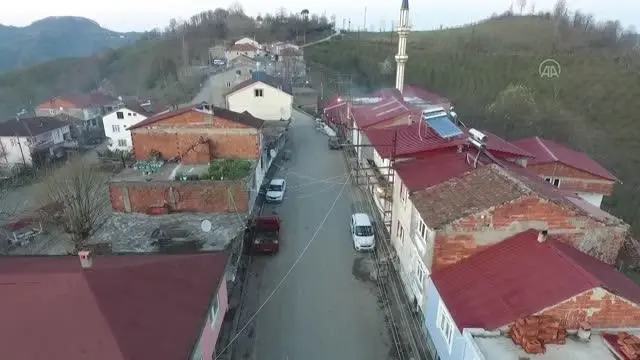 Aynı cadde üzerinde 1 dakika arayla iftar yapıyorlar Aynı cadde üzerinde 1 dakika arayla iftar yapıyorlar
