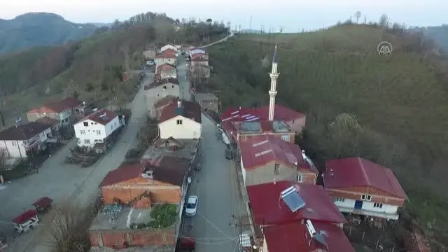 Aynı cadde üzerinde 1 dakika arayla iftar yapıyorlar Aynı cadde üzerinde 1 dakika arayla iftar yapıyorlar