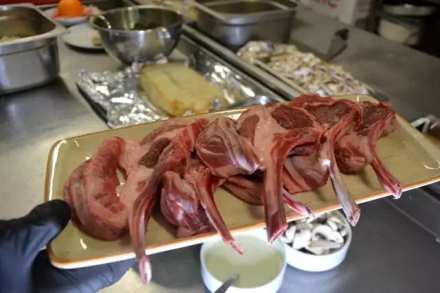 Balıkesir'in yöresel lezzetleri steakhouse kültürü ile buluştu Balıkesir'in yöresel lezzetleri steakhouse kültürü ile buluştu