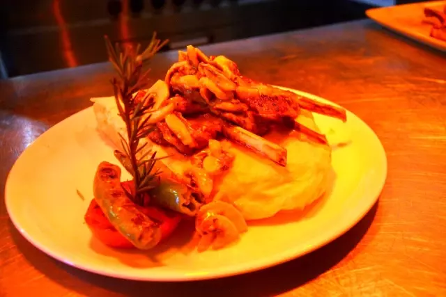 Balıkesir'in yöresel lezzetleri steakhouse kültürü ile buluştu Balıkesir'in yöresel lezzetleri steakhouse kültürü ile buluştu