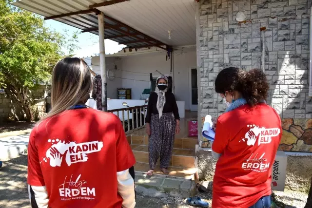 Başkan Erdem, Ramazan'ın ilk günü koli dağıttı Başkan Erdem, Ramazan'ın ilk günü koli dağıttı