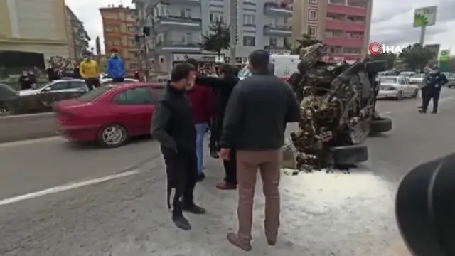 Son dakika haber... Başkentte 4 kişinin yaralandığı trafik kazası güvenlik kamerasına yansıdı Son dakika haber... Başkentte 4 kişinin yaralandığı trafik kazası güvenlik kamerasına yansıdı