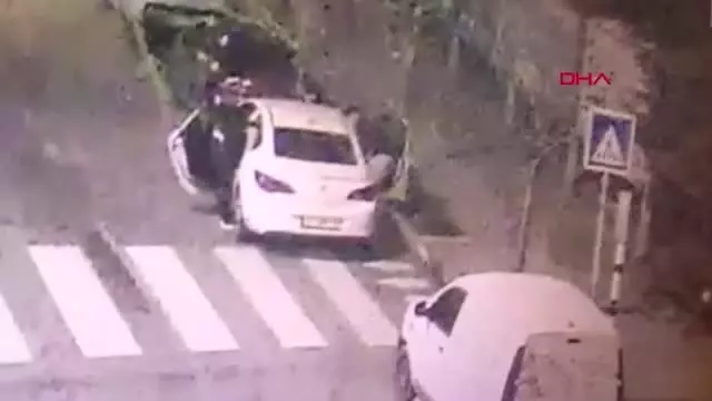 BEYLİKDÜZÜ'NDE EVDEN HIRSIZLIK YAPAN ŞÜPHELİ YAKALANDI BEYLİKDÜZÜ'NDE EVDEN HIRSIZLIK YAPAN ŞÜPHELİ YAKALANDI
