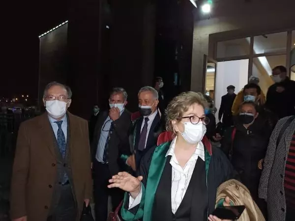 ANKARA-'BİLDİRİ' SORUŞTURMASINDA SERBEST BIRAKILAN 14 EMEKLİ AMİRAL ADLİYEDEN AYRILDI