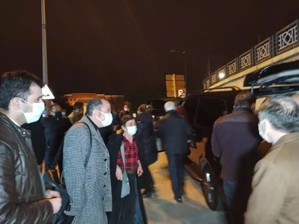 ANKARA-'BİLDİRİ' SORUŞTURMASINDA SERBEST BIRAKILAN 14 EMEKLİ AMİRAL ADLİYEDEN AYRILDI