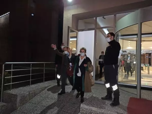 ANKARA-'BİLDİRİ' SORUŞTURMASINDA SERBEST BIRAKILAN 14 EMEKLİ AMİRAL ADLİYEDEN AYRILDI