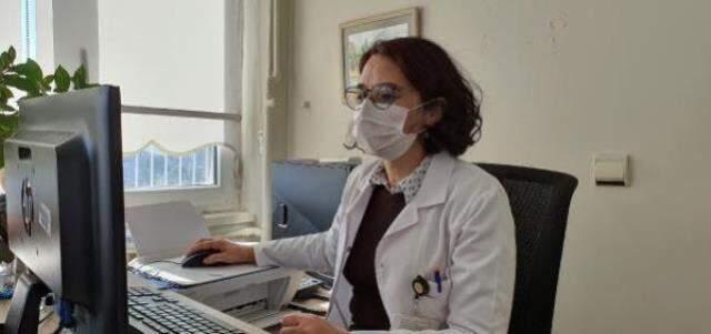 Bilim Kurulu üyesinden dikkat çeken toplu taşıma uyarısı: İnsanlar iki santim bile mesafe olmadan yolculuk yapmak zorunda kalıyor Bilim Kurulu üyesinden dikkat çeken toplu taşıma uyarısı: İnsanlar iki santim bile mesafe olmadan yolculuk yapmak zorunda kalıyor