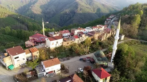 Bir adımda il değiştiriyorlar, bir dakika arayla 'oruç' açıyorlar