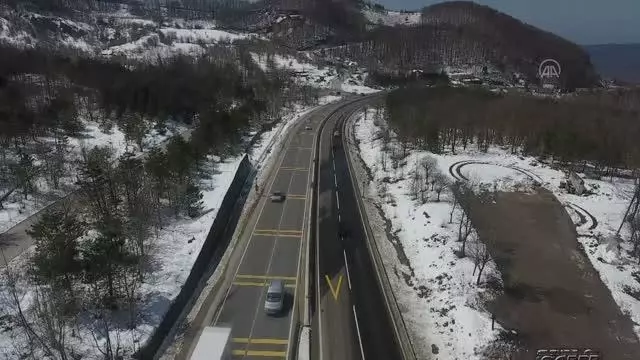 Bolu Dağı'nda kar güzel görüntüler oluşturdu Bolu Dağı'nda kar güzel görüntüler oluşturdu
