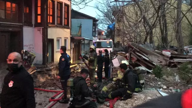 Bursa'da korkutan yangın: 1 kişi dumandan etkilendi, onlarca kedi kurtarıldı Bursa'da korkutan yangın: 1 kişi dumandan etkilendi, onlarca kedi kurtarıldı