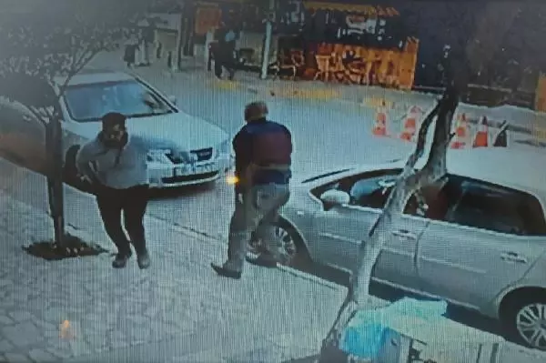 İZMİR ÇAYINI BİTİRİP, KAÇIRILAN TAKSİSİNİN PEŞİNE DÜŞTÜ İZMİR ÇAYINI BİTİRİP, KAÇIRILAN TAKSİSİNİN PEŞİNE DÜŞTÜ