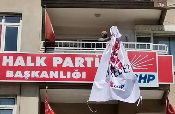 Son dakika haber | CHP Nazilli İlçe Başkanlığı'na asılan pankartı polis kaldırdı Son dakika haber | CHP Nazilli İlçe Başkanlığı'na asılan pankartı polis kaldırdı