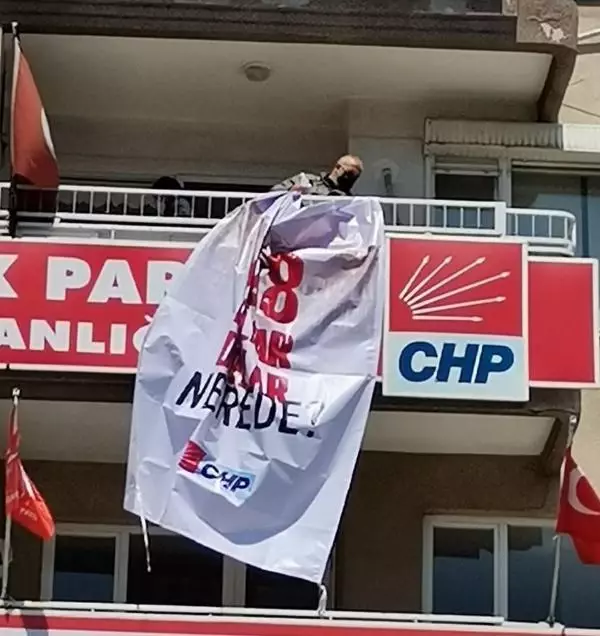 Son dakika haber | CHP Nazilli İlçe Başkanlığı'na asılan pankartı polis kaldırdı Son dakika haber | CHP Nazilli İlçe Başkanlığı'na asılan pankartı polis kaldırdı