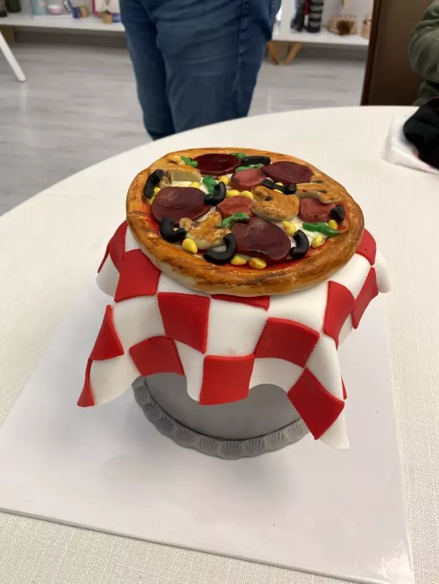 Dünya Pizza Şampiyonu Hakkı Akdeniz'den üreten kadınlara destek Dünya Pizza Şampiyonu Hakkı Akdeniz'den üreten kadınlara destek