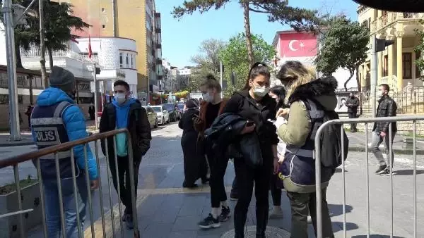 Son dakika haber! SAMSUN EN ÇOK VAKA GÖRÜLEN SAMSUN'DA SOKAKLARDA İNSAN YOĞUNLUĞU Son dakika haber! SAMSUN EN ÇOK VAKA GÖRÜLEN SAMSUN'DA SOKAKLARDA İNSAN YOĞUNLUĞU