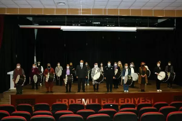 MERSİN ERDEMLİLERİ SAHURA, 33 KADINDAN OLUŞAN RİTİM GRUBU KALDIRIYOR MERSİN ERDEMLİLERİ SAHURA, 33 KADINDAN OLUŞAN RİTİM GRUBU KALDIRIYOR