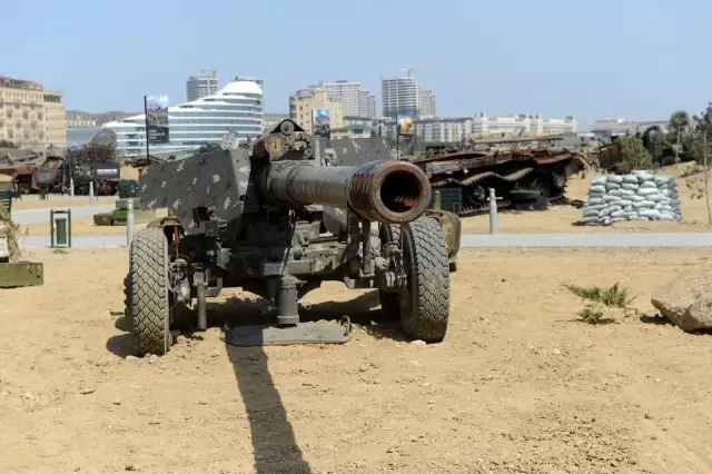 - Ermenistan ordusundan ele geçirilen askeri araçlar Askeri Ganimet Parkı'nda sergileniyor - Ermenistan ordusundan ele geçirilen askeri araçlar Askeri Ganimet Parkı'nda sergileniyor
