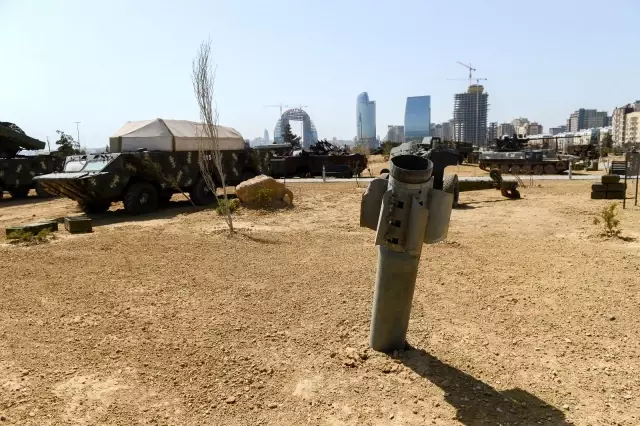 - Ermenistan ordusundan ele geçirilen askeri araçlar Askeri Ganimet Parkı'nda sergileniyor - Ermenistan ordusundan ele geçirilen askeri araçlar Askeri Ganimet Parkı'nda sergileniyor