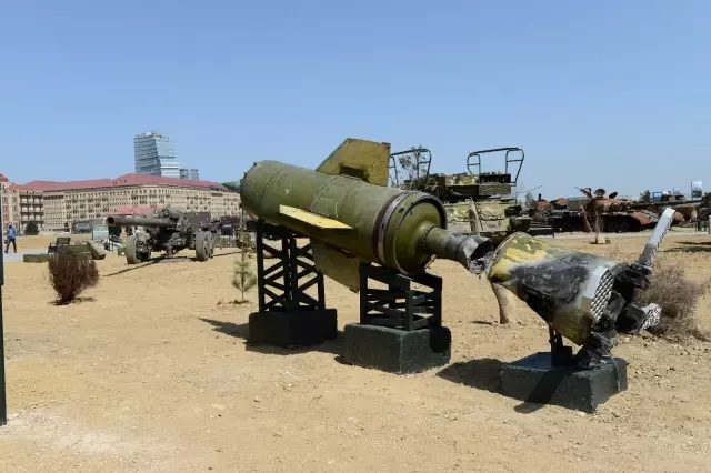 - Ermenistan ordusundan ele geçirilen askeri araçlar Askeri Ganimet Parkı'nda sergileniyor - Ermenistan ordusundan ele geçirilen askeri araçlar Askeri Ganimet Parkı'nda sergileniyor