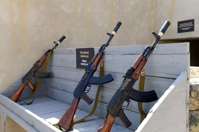 - Ermenistan ordusundan ele geçirilen askeri araçlar Askeri Ganimet Parkı'nda sergileniyor - Ermenistan ordusundan ele geçirilen askeri araçlar Askeri Ganimet Parkı'nda sergileniyor