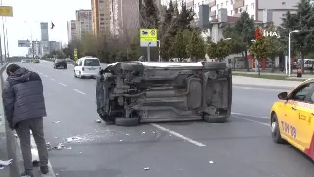 Esenyurt E-5 yan yolda trafiği kilitleyen kaza Esenyurt E-5 yan yolda trafiği kilitleyen kaza