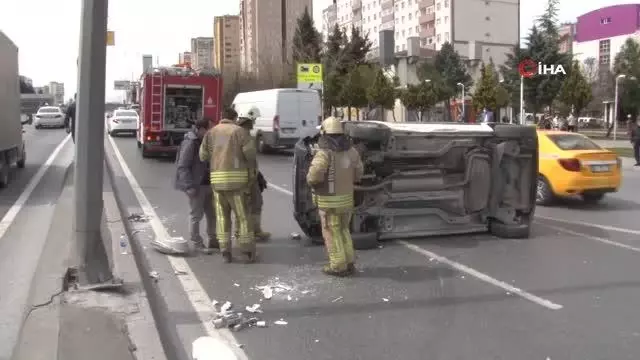 Esenyurt E-5 yan yolda trafiği kilitleyen kaza Esenyurt E-5 yan yolda trafiği kilitleyen kaza