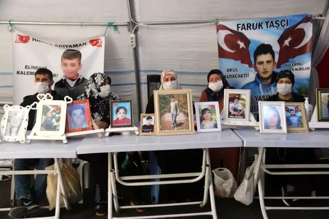 Evlat nöbetindeki annenin feryadı yürek dağladı Evlat nöbetindeki annenin feryadı yürek dağladı