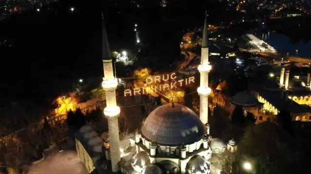 Eyüpsultan Camii bu yılda ilk iftarda boş kaldı Eyüpsultan Camii bu yılda ilk iftarda boş kaldı