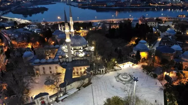 Eyüpsultan Camii bu yılda ilk iftarda boş kaldı Eyüpsultan Camii bu yılda ilk iftarda boş kaldı