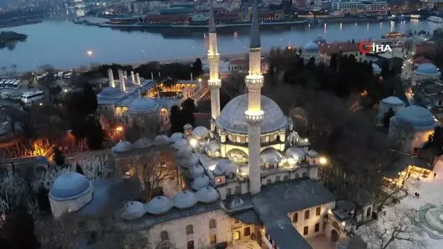 Eyüpsultan Camii bu yılda ilk iftarda boş kaldı Eyüpsultan Camii bu yılda ilk iftarda boş kaldı