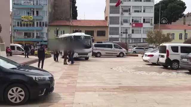 Son dakika haber | FETÖ'nün yeniden yapılanmasına ilişkin operasyonda gözaltına alınanlardan 1'i tutuklandı Son dakika haber | FETÖ'nün yeniden yapılanmasına ilişkin operasyonda gözaltına alınanlardan 1'i tutuklandı