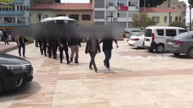 Son dakika haber | FETÖ'nün yeniden yapılanmasına ilişkin operasyonda gözaltına alınanlardan 1'i tutuklandı Son dakika haber | FETÖ'nün yeniden yapılanmasına ilişkin operasyonda gözaltına alınanlardan 1'i tutuklandı