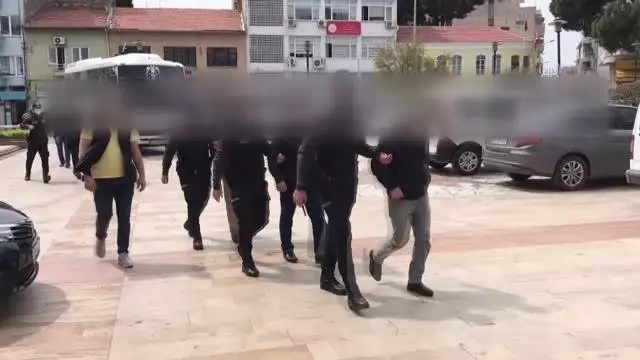 Son dakika haber | FETÖ'nün yeniden yapılanmasına ilişkin operasyonda gözaltına alınanlardan 1'i tutuklandı Son dakika haber | FETÖ'nün yeniden yapılanmasına ilişkin operasyonda gözaltına alınanlardan 1'i tutuklandı