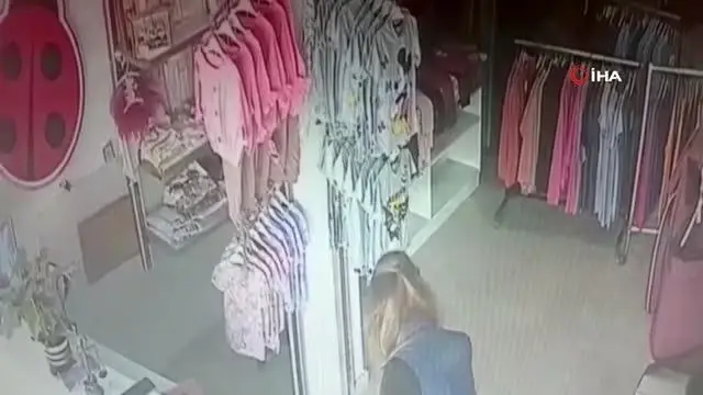 Güpegündüz geldi, kasayı soyup gitti Güpegündüz geldi, kasayı soyup gitti