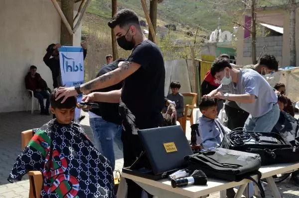 MUŞ İLK KEZ BERBERE TIRAŞ OLDULAR MUŞ İLK KEZ BERBERE TIRAŞ OLDULAR