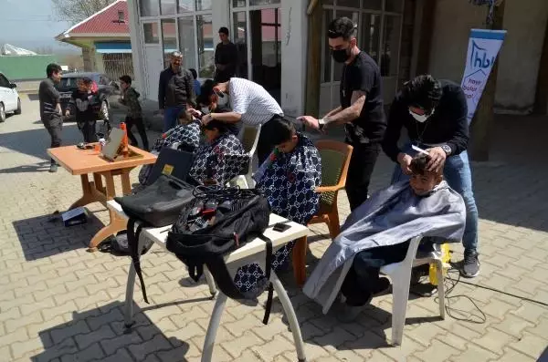 MUŞ İLK KEZ BERBERE TIRAŞ OLDULAR MUŞ İLK KEZ BERBERE TIRAŞ OLDULAR
