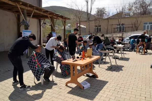 MUŞ İLK KEZ BERBERE TIRAŞ OLDULAR MUŞ İLK KEZ BERBERE TIRAŞ OLDULAR