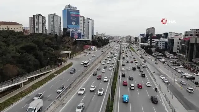 İstanbul'da ilk iftar için trafik yoğunluğu başladı İstanbul'da ilk iftar için trafik yoğunluğu başladı