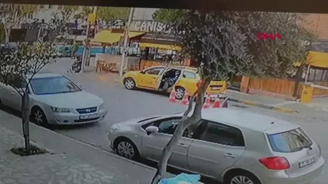 İZMİR ÇAYINI BİTİRİP, KAÇIRILAN TAKSİSİNİN PEŞİNE DÜŞTÜ İZMİR ÇAYINI BİTİRİP, KAÇIRILAN TAKSİSİNİN PEŞİNE DÜŞTÜ